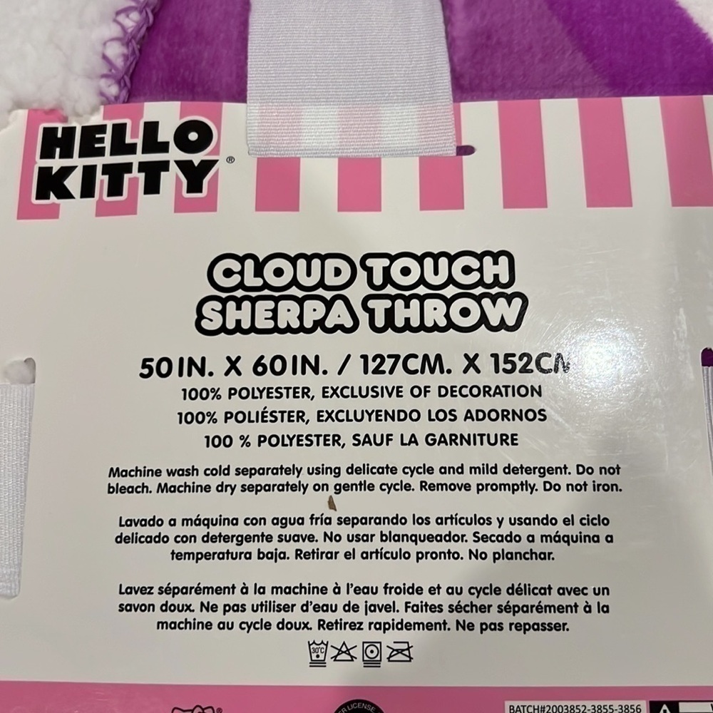 Hello Kitty Sherpa Throw 50x60 - Picture 4 of 6